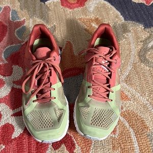 On Cloud Sneakers - women’s size 7 (37)
